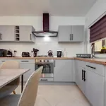 Stylish 3br With Spacious Terrace In By 360 Estates
