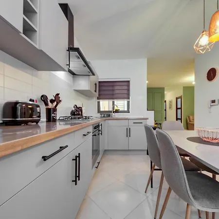 Stylish 3br With Spacious Terrace In By 360 Estates Luqa