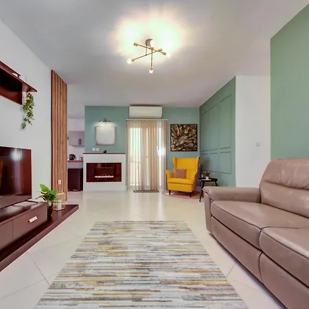 Stylish 3br With Spacious Terrace In By 360 Estates Apartment