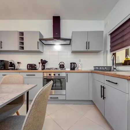 Stylish 3br With Spacious Terrace In By 360 Estates