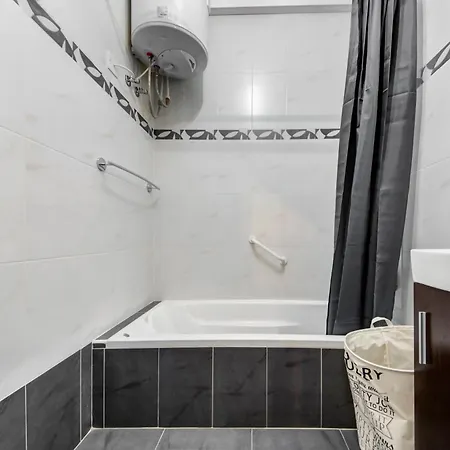 Stylish 3br With Spacious Terrace In By 360 Estates Luqa