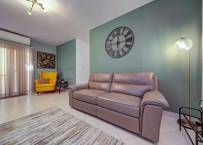 Apartament Stylish 3br With Spacious Terrace In By 360 Estates Luqa